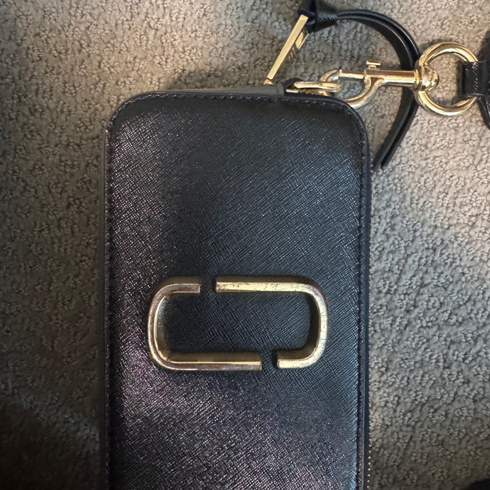 Marc Jacobs Black Crossbody Camera Bag with Gold Hardware - Picture 3 of 4